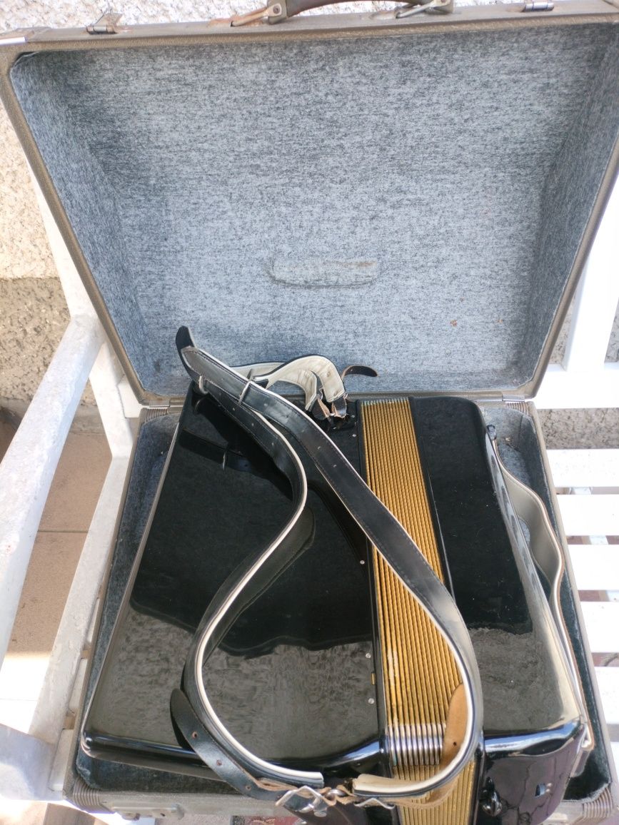 Akordeon hohner pirola 4 p 120 basy