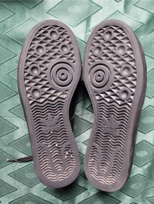 Кросівки чорні Adidas