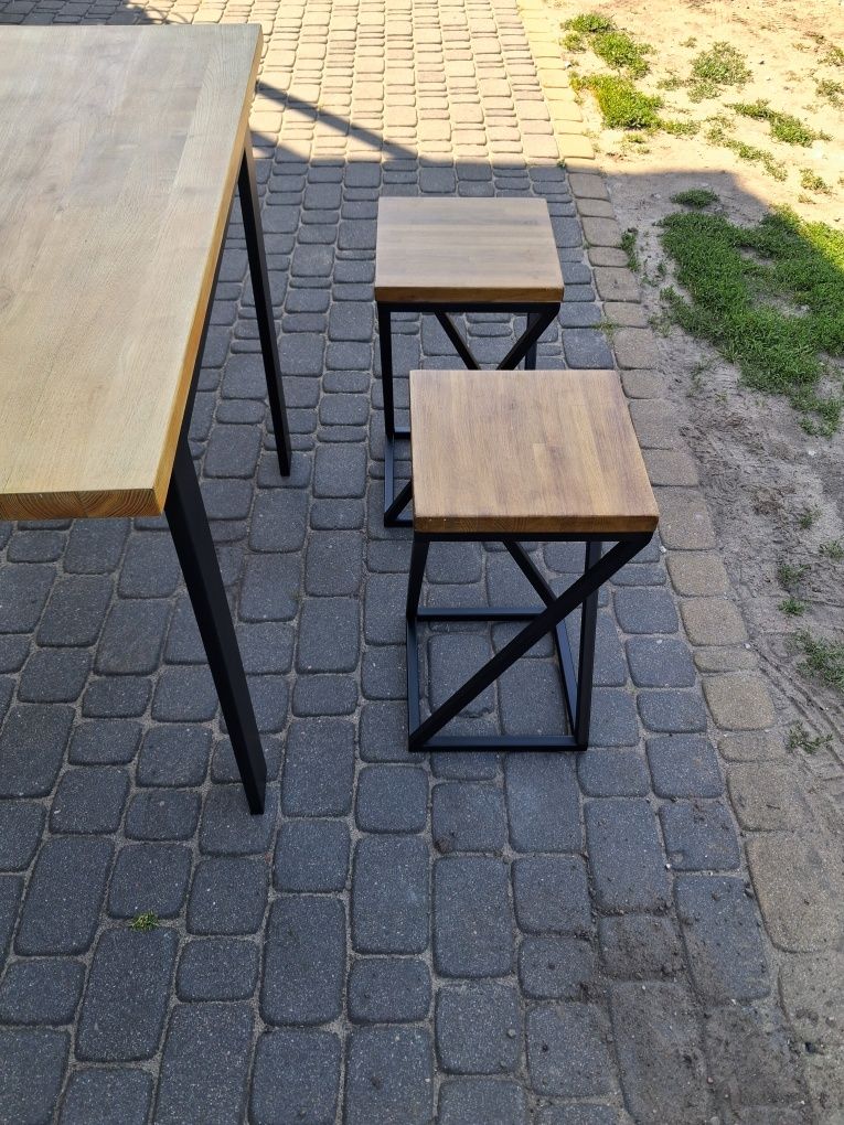 Stół  kuchenny z  taboretami