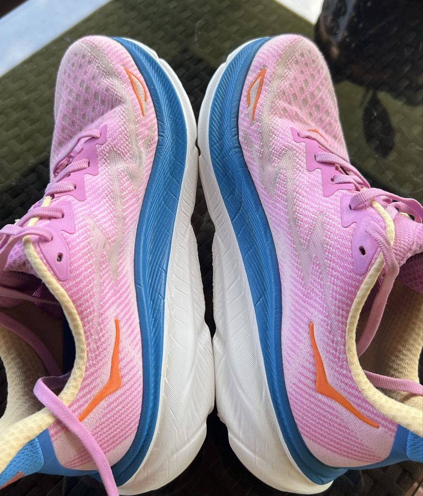 Жіночі кросівки HOKA Clifton 9, 25.5 см