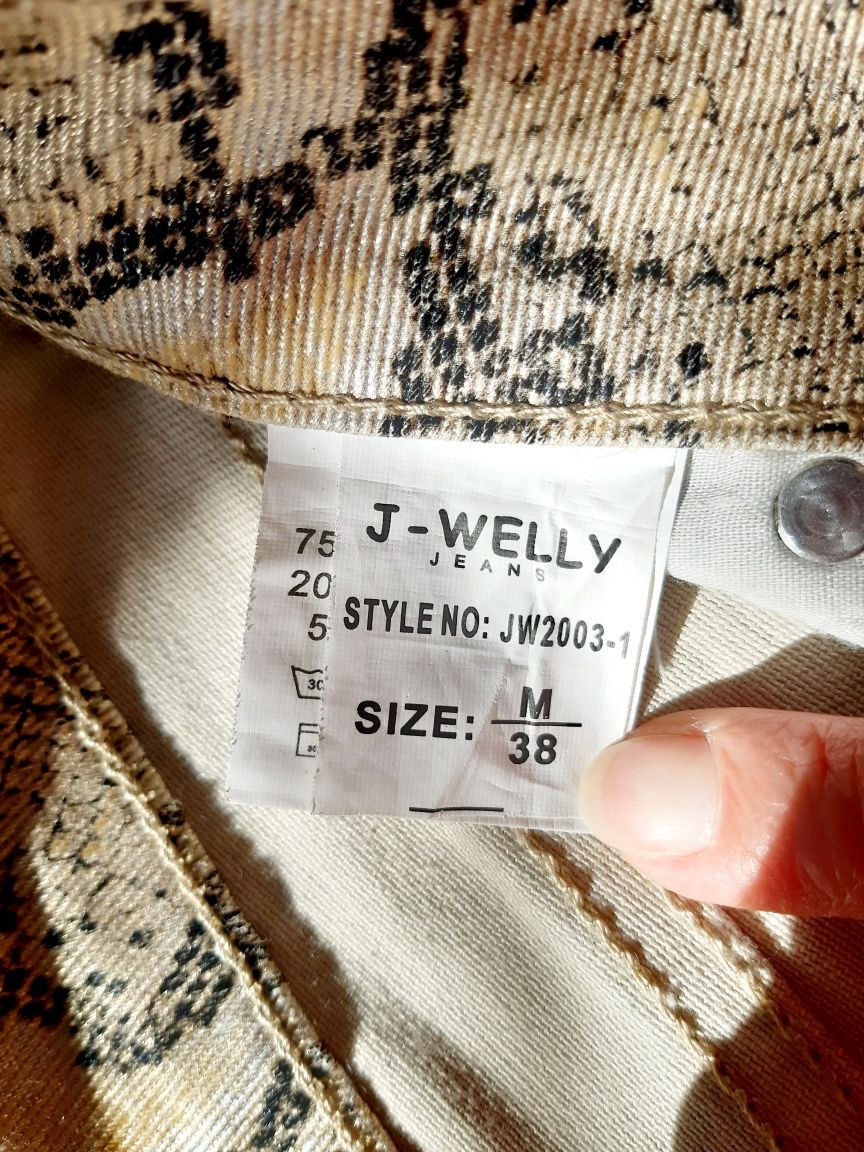 Spodnie dżinsy damskie w modny wężowy print M/38