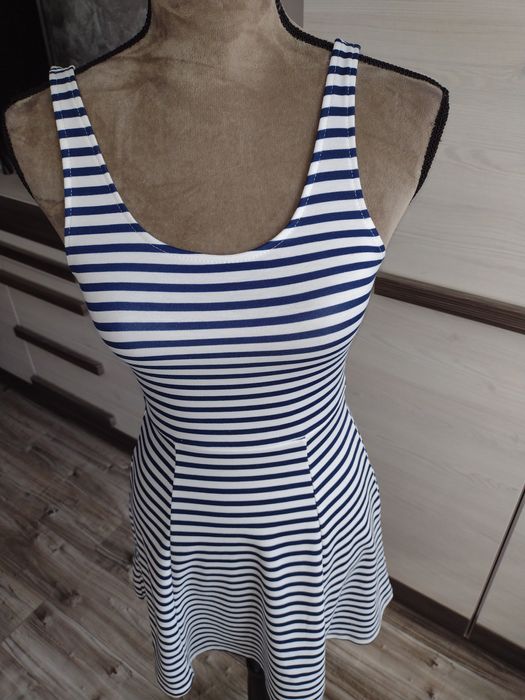 Piękna letnia sukienka w paski,marynarski styl h&m, elastyczna rozm.XS