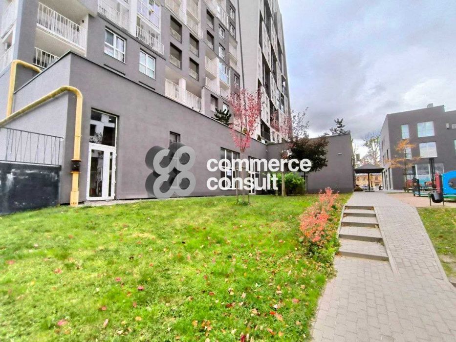 Продаж фасадного приміщення в ЖК Америка 380 м2