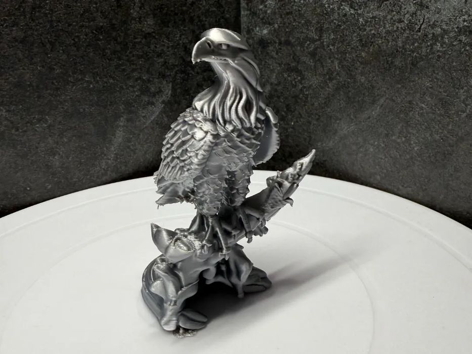 Águia em Pose Majestosa