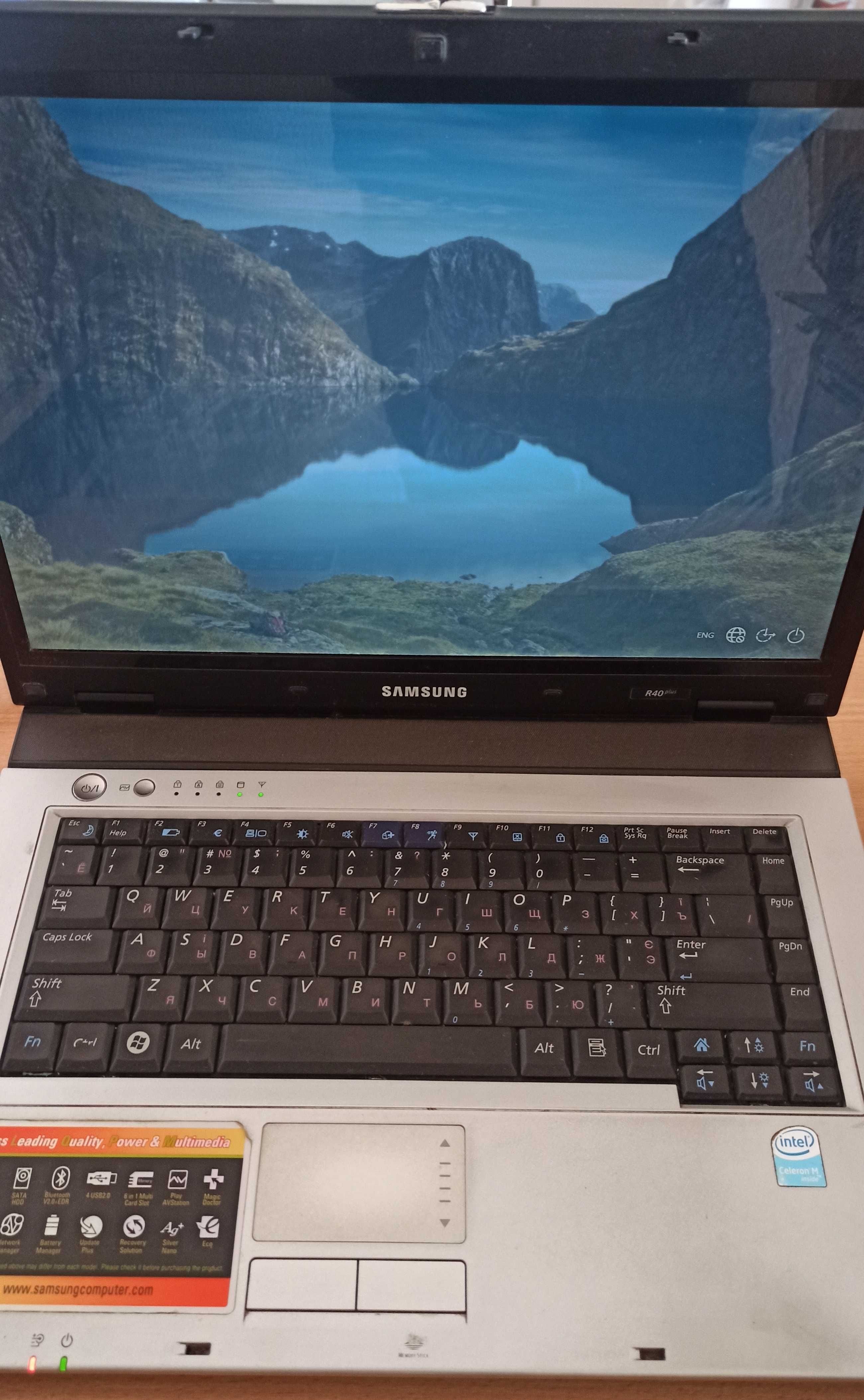 Ноутбук Samsung - Intel Core 2 Duo, 4Gb 320Gb, 15", Win 10