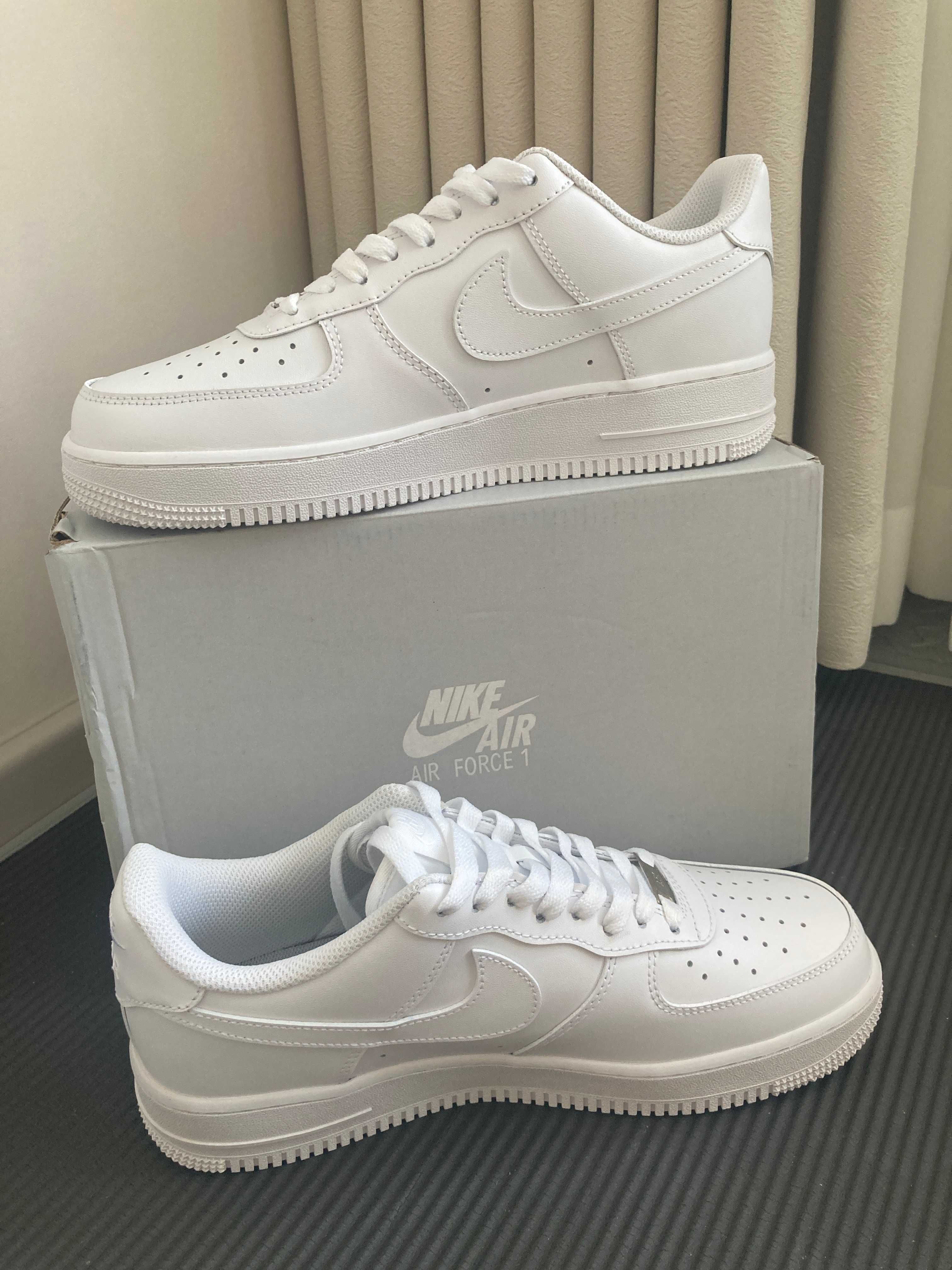 NikeAirForce1Low'07White-Nowe i nieuzywane R.44