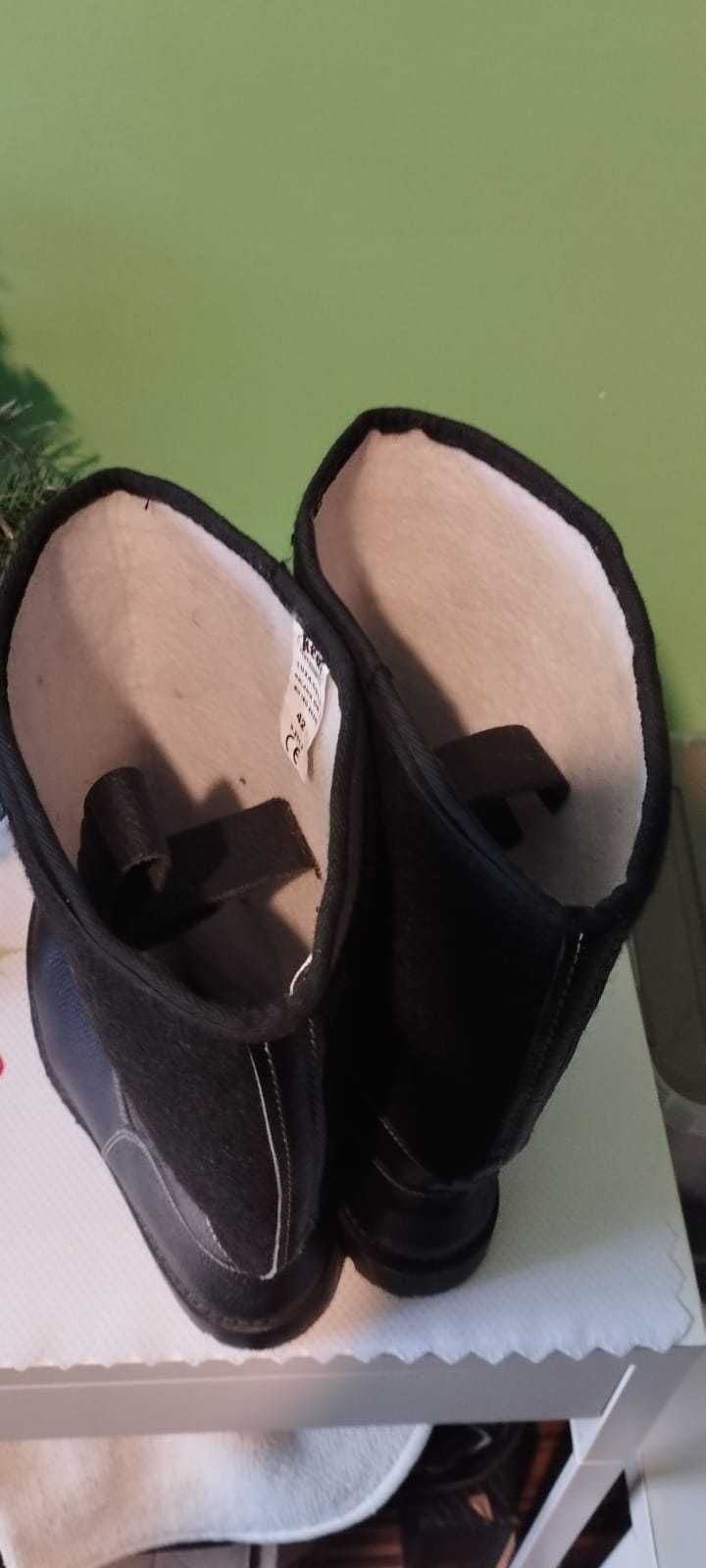 Sprzedam buty skórzano-filcowe firmy KRAL, rozmiar 42