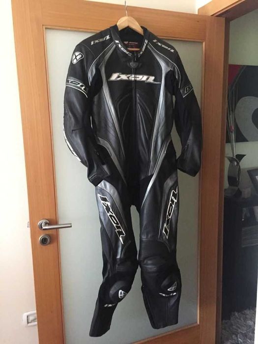 Fato de moto em pele IXON