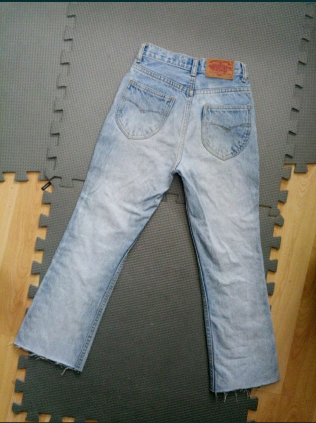 Jeansy błękitne spodnie 3/4 vintage XS dzwony lata 90