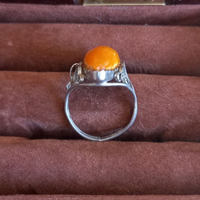 Anel Vintage com Âmbar Natural