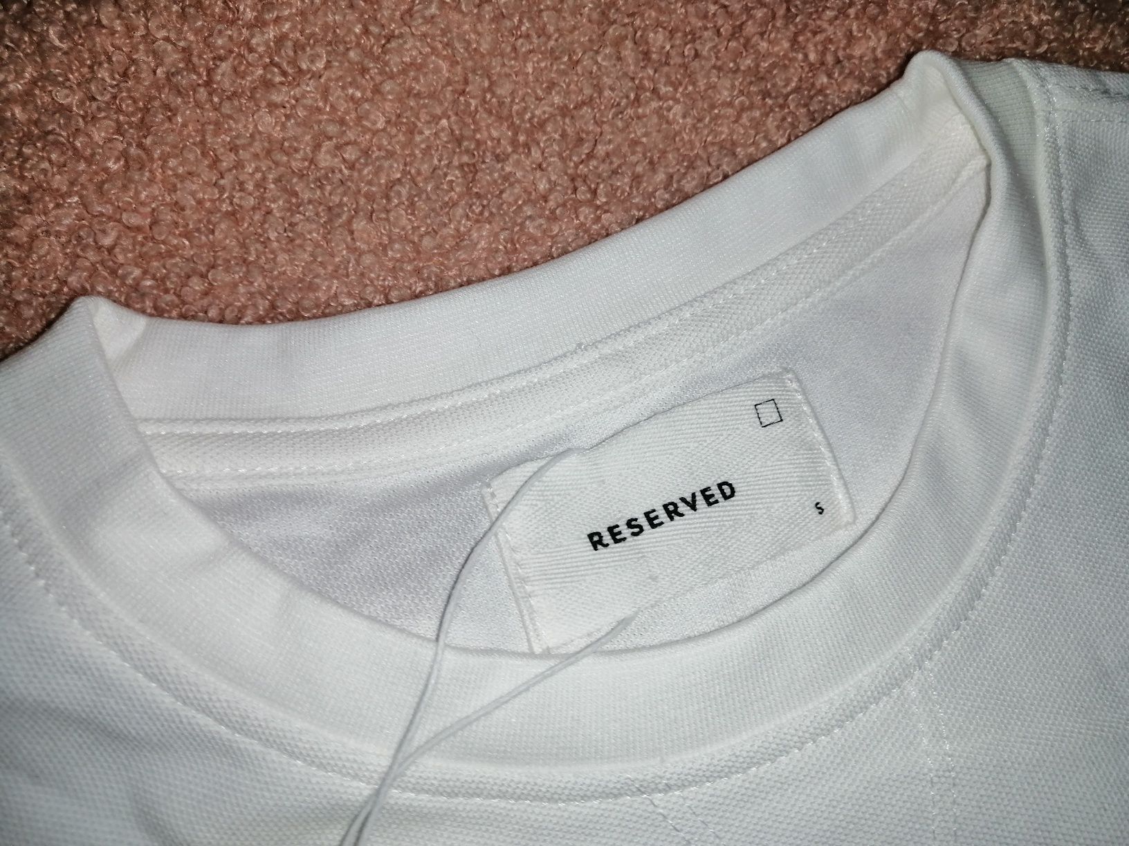 RESERVED strukturalna Koszulka bluzka tshirt Regular. WYSZYWANY nadruk