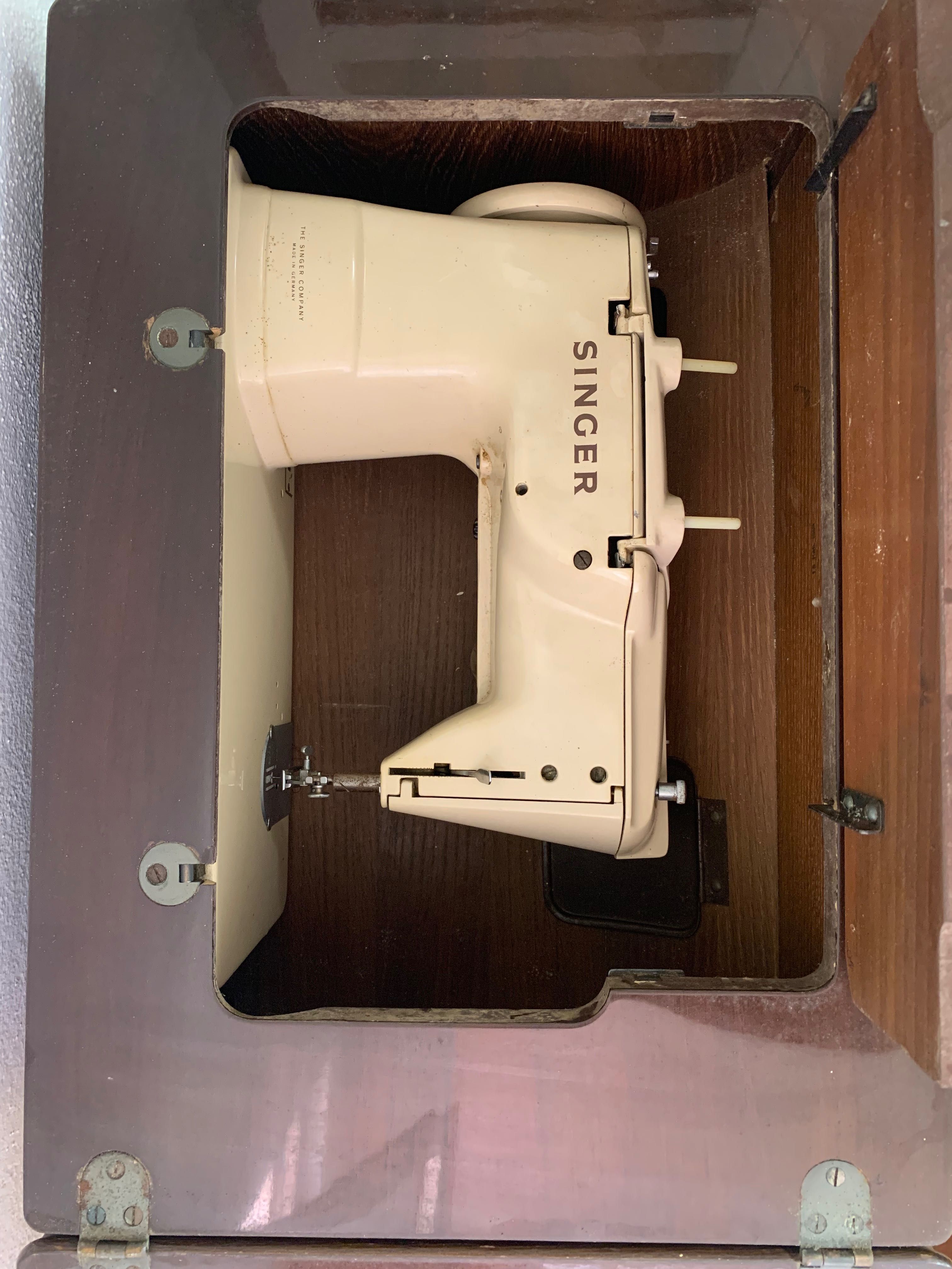 Máquina costura SINGER 411 G