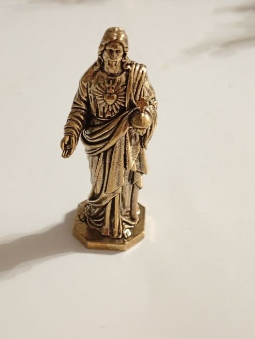 Figurka  metalowa mosiądz Jezus Chrystus wysokość 6 cm długość 2 cm