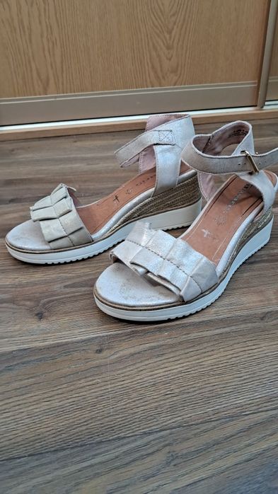 Літні шкіряні босоніжки (39 розмір)