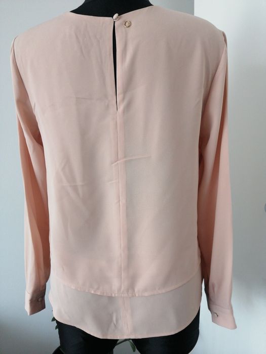 Bardzo ładna bluzka w kolorze pudrowego różu rozmiar M /L.