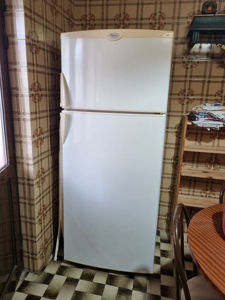 Frigorífico com Congelador Whirlpool