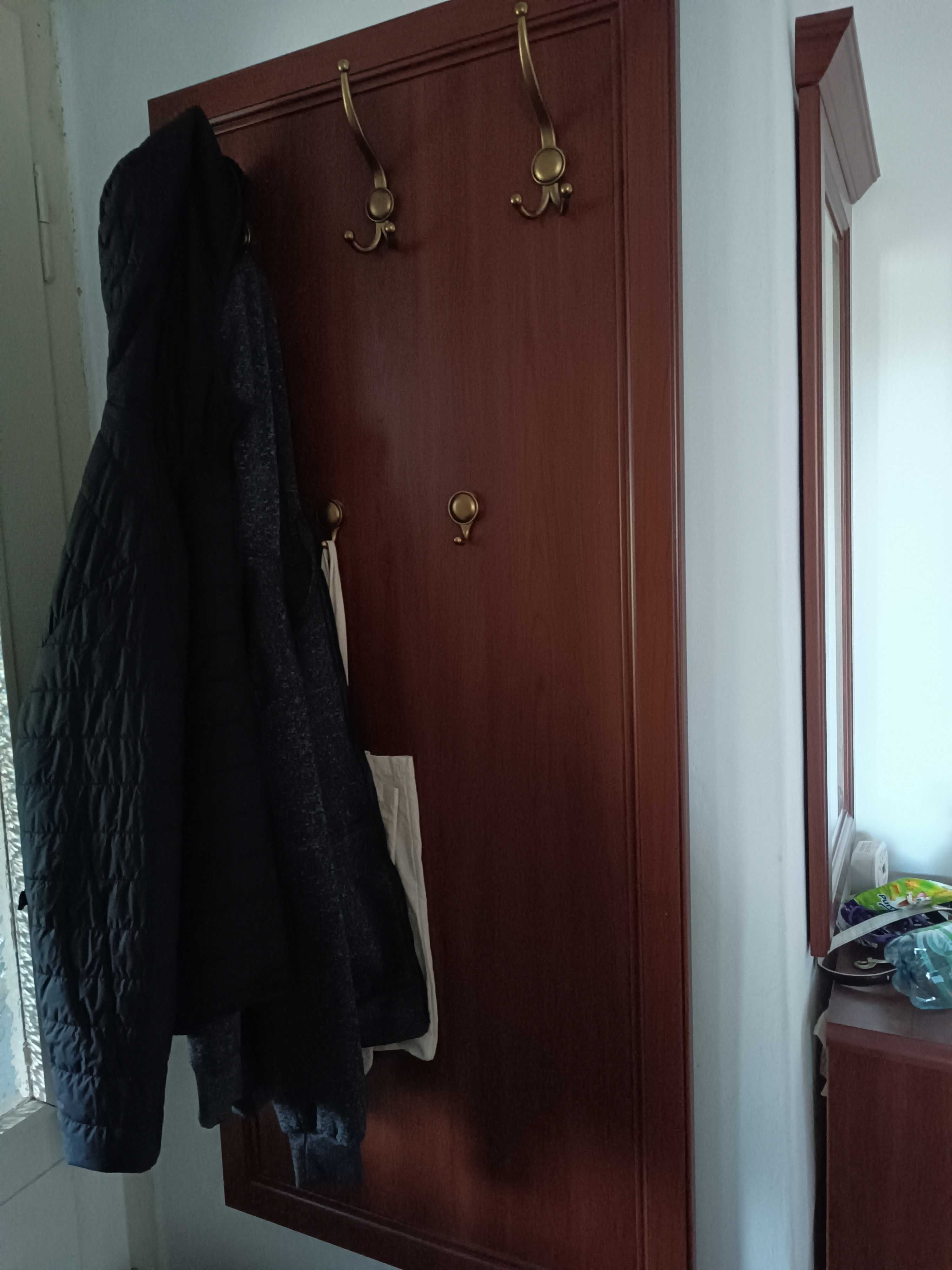 Garderoba z lustrem do przedpokoju