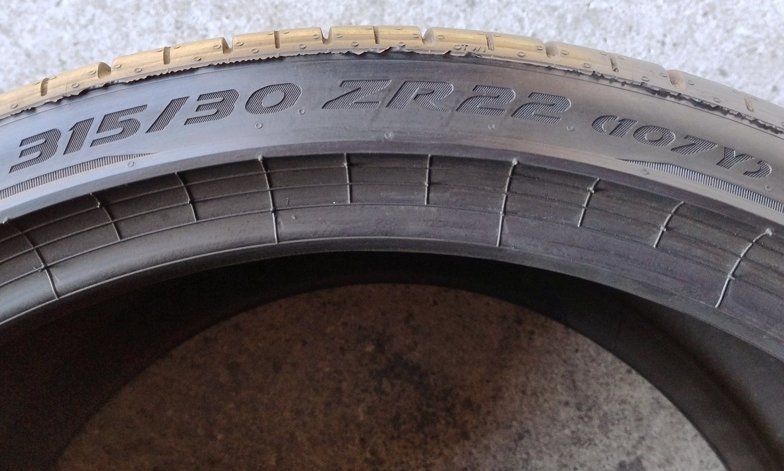 Шини літні R22 315/30 Pirelli PZero