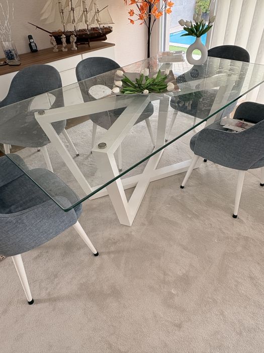 Mesa de jantar com cadeiras