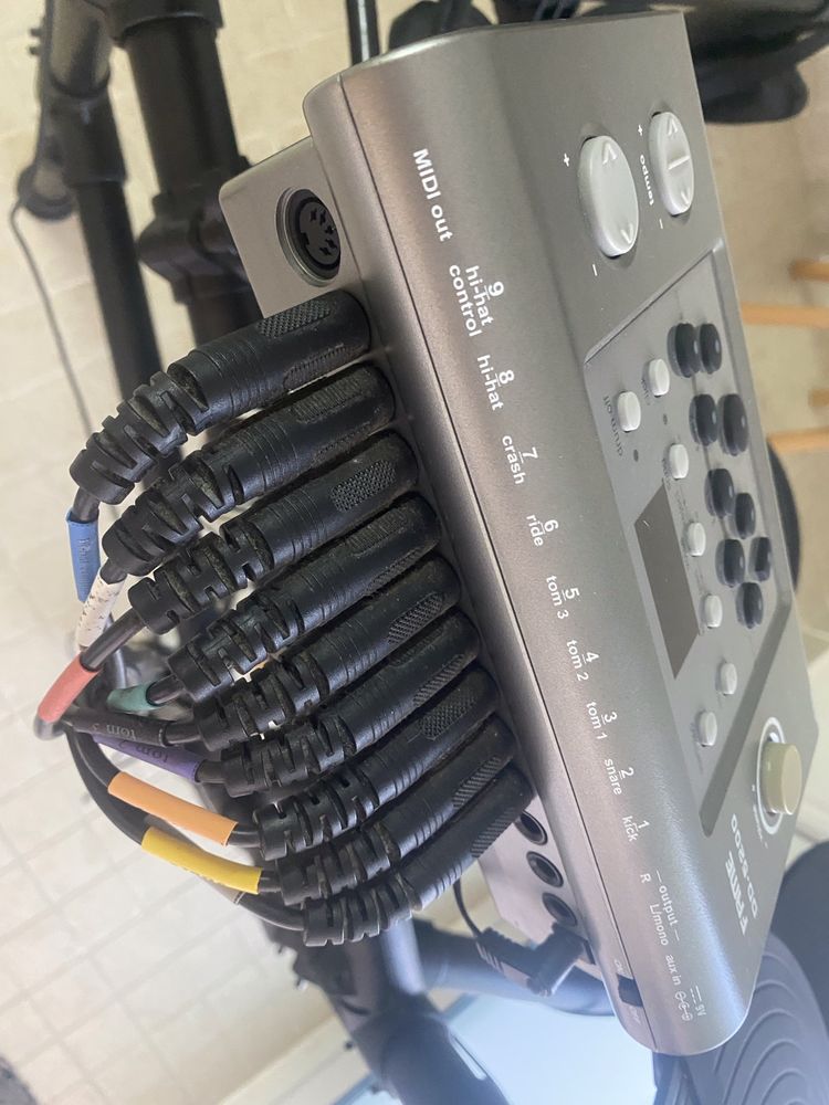 Bateria Electronica muito bom estado! Para aprendizagem ou para Banda.