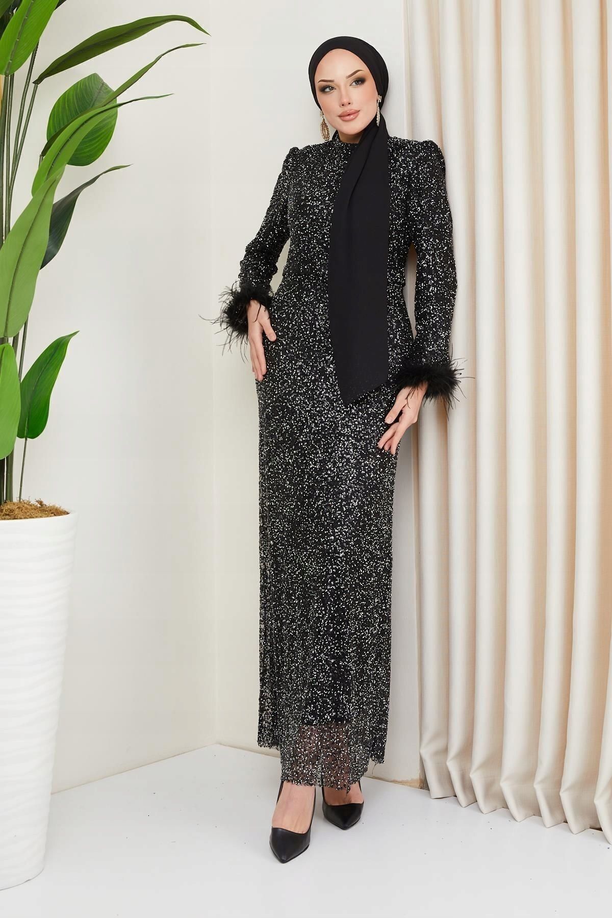 Mihir 44 Xxl Czarna Zdobiona Sukienka Maxi Z Piórami H17561