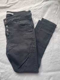 Czarne jeansy - 40