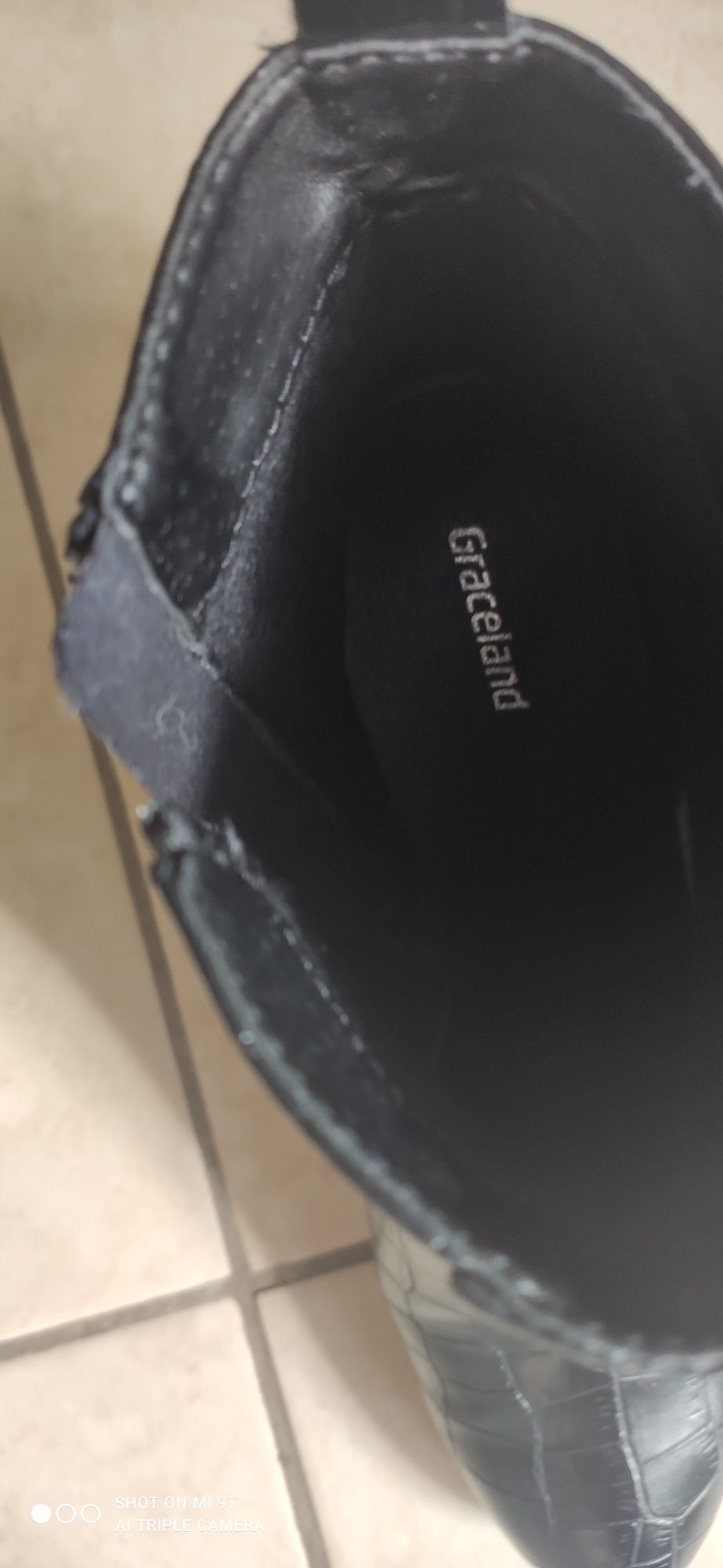 Botins pretos como novos