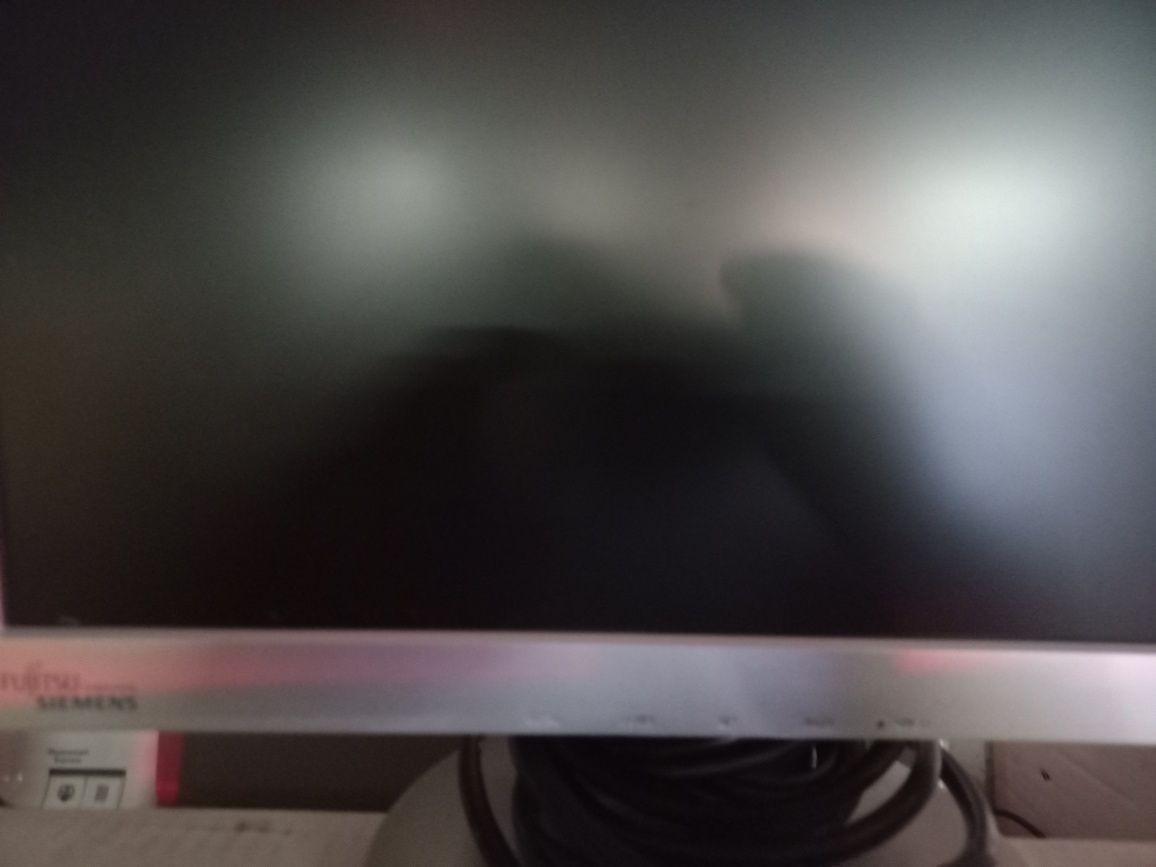 Monitor fujitsu 18