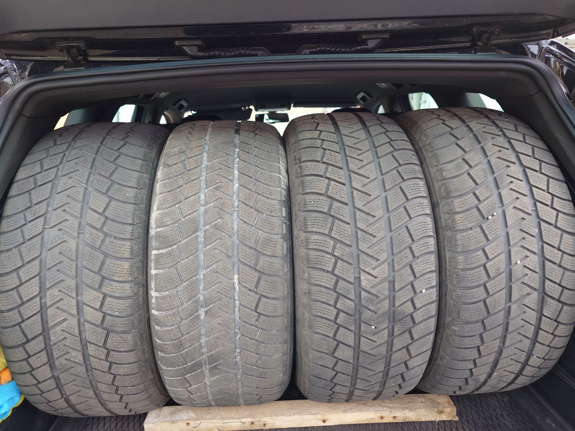 Зимова гума 255/55/R18 Michelin Latitude Alpin