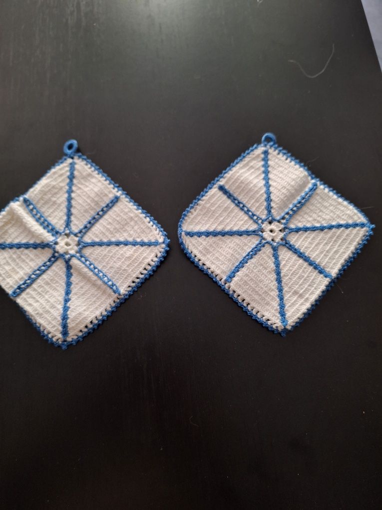 Conjunto de duas pegas em renda