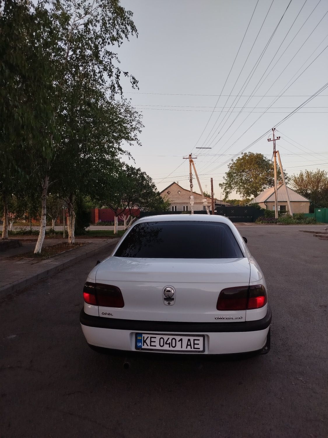 Продам Opel Omega B 2.0 в гарному стані, сів і поїхав.