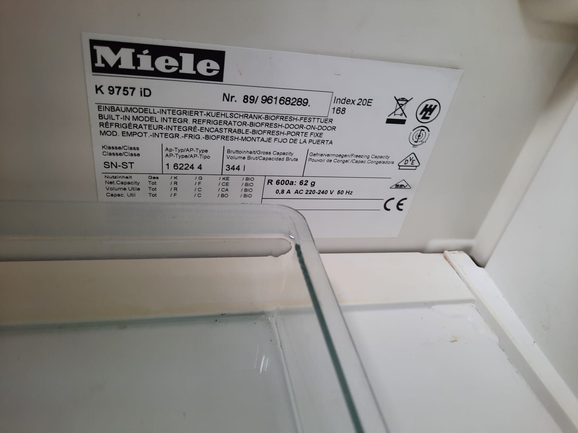 Uszkodzona lodówka Miele K 9757 iD