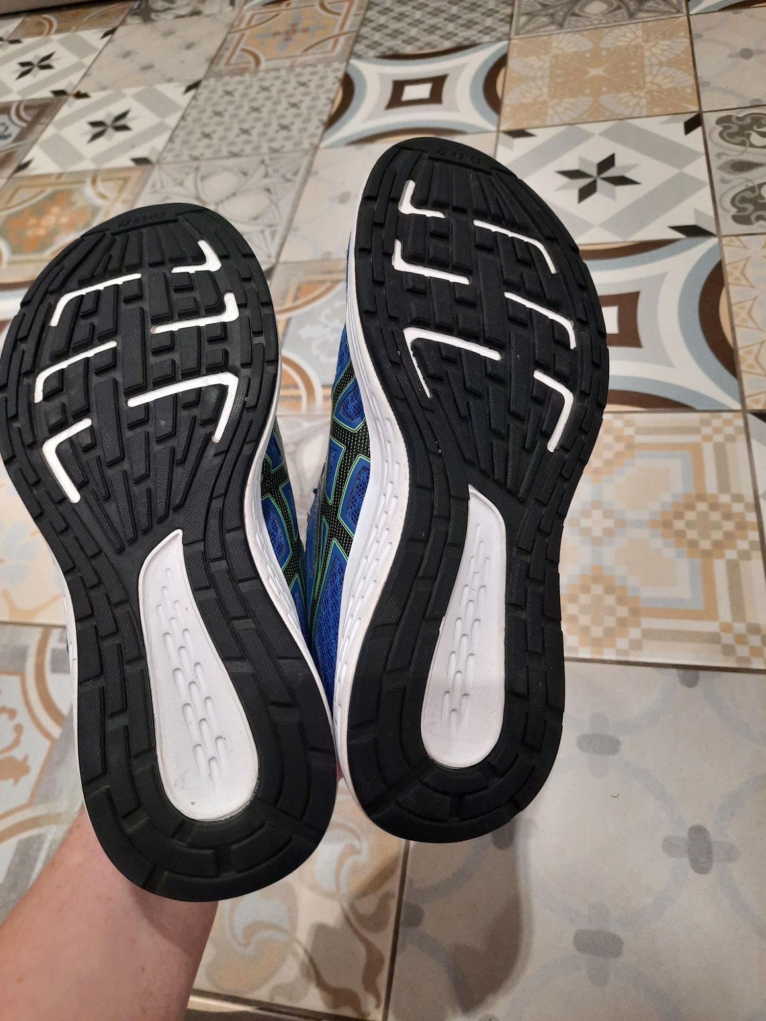 Кросівки asics 33 р.