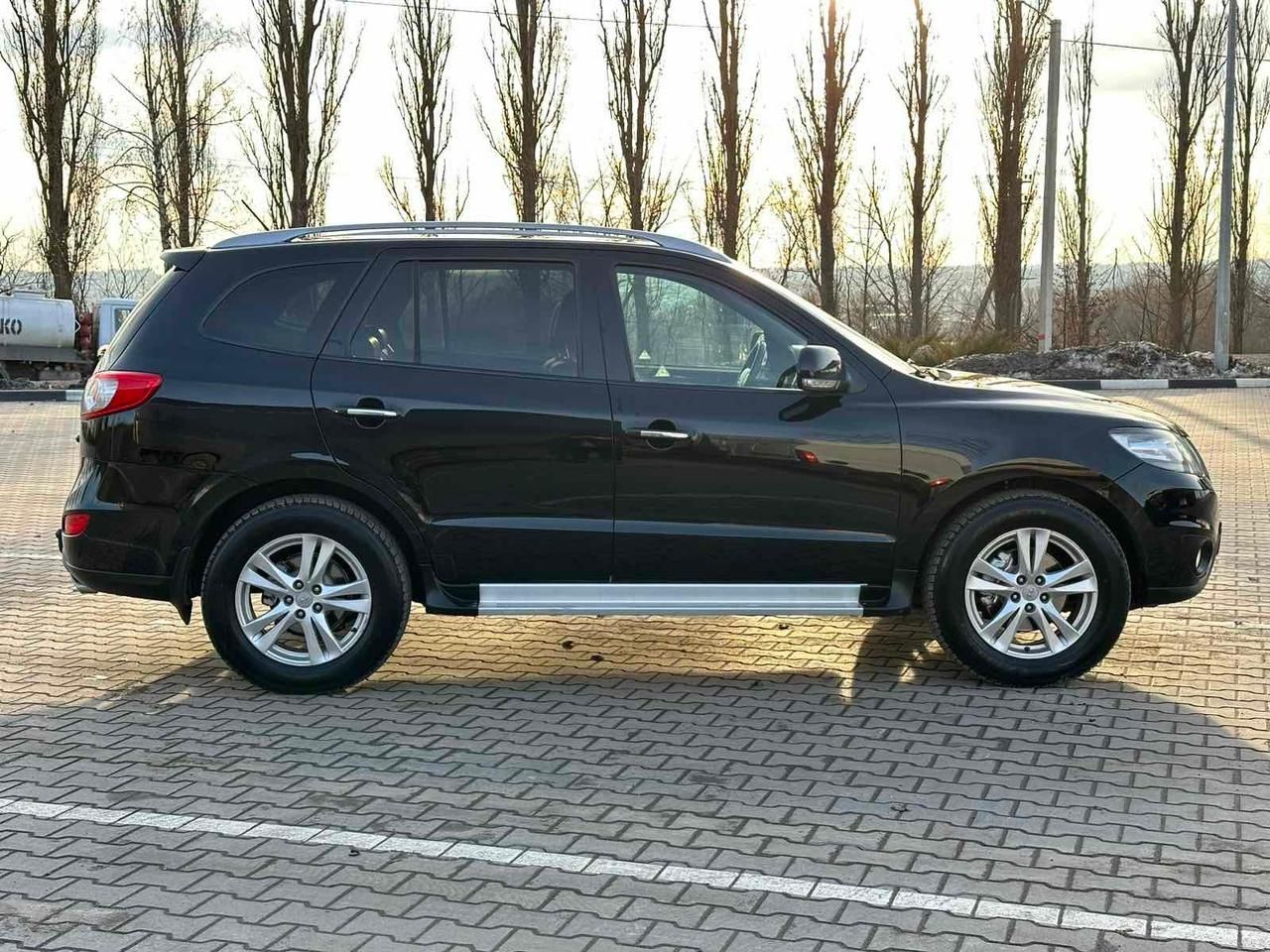 Hyundai Santa Fe 2.4 бенз 2010.рік.
2.4.бенз