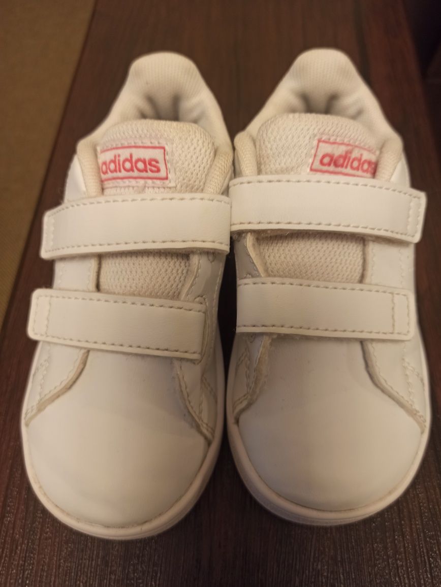 Оригінал ADIDAS кросівки для дівчинки, 23 розмір, устілка 14.5 см