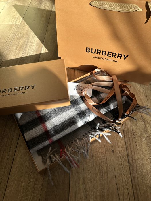 Szalik Burberry damski