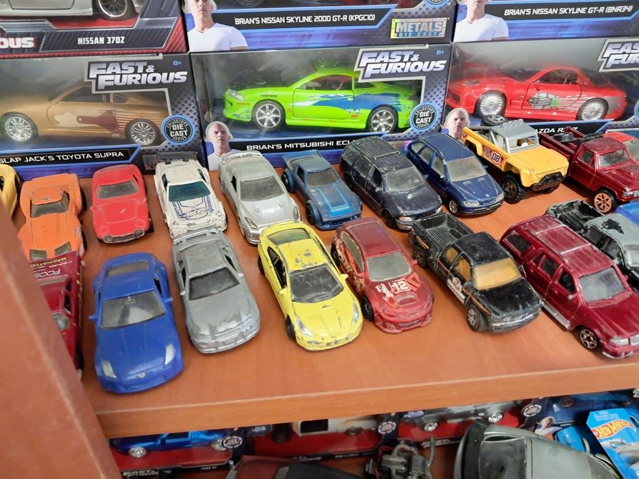 Carros em miniatura colecionáveis