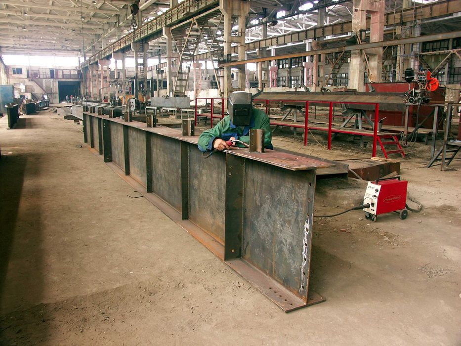 Выполняем работы по изготовлению металлоконструкций.