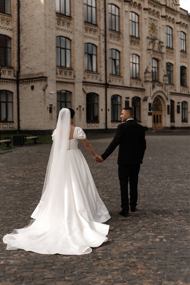 Продам весільну сукню