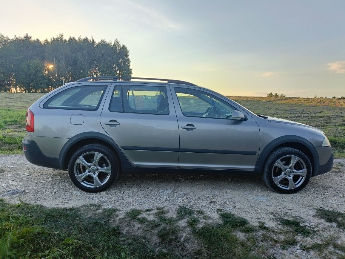 Skoda Octavia SCOUT 4x4 2.0 FSI 150KM