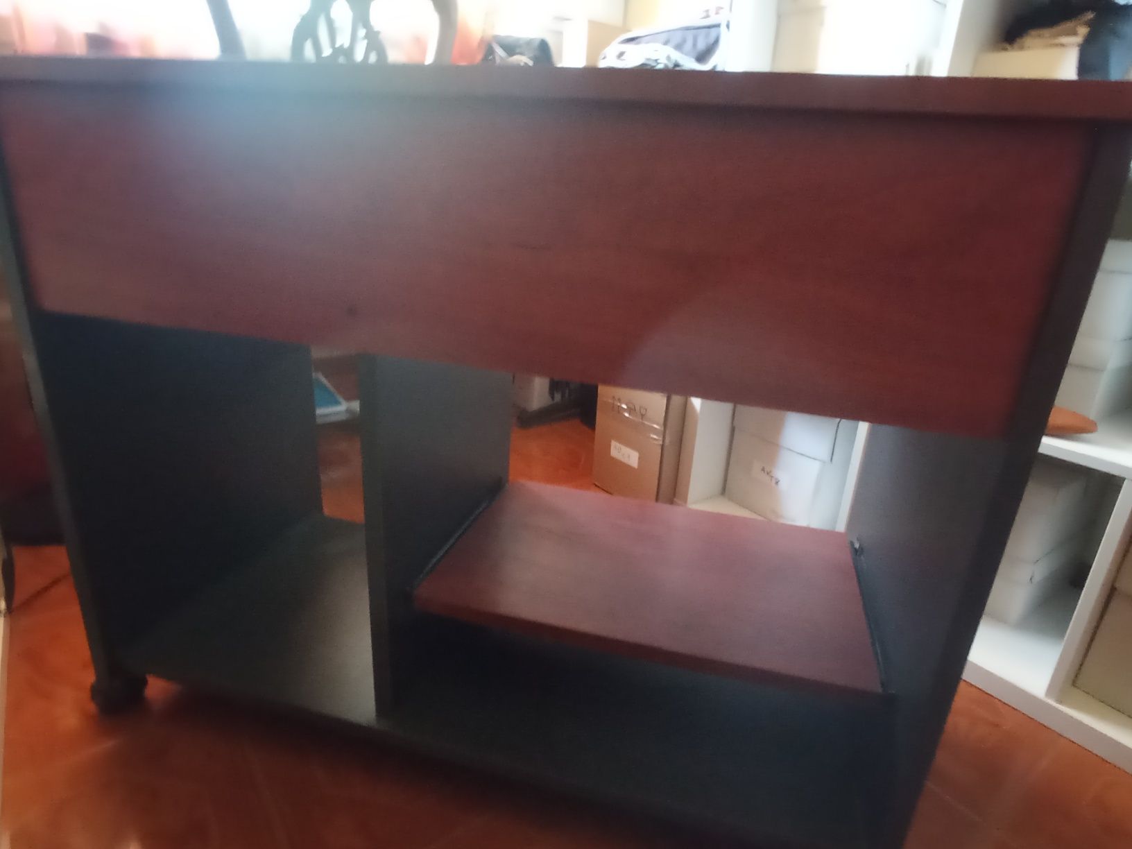 Mesa secretária para computador