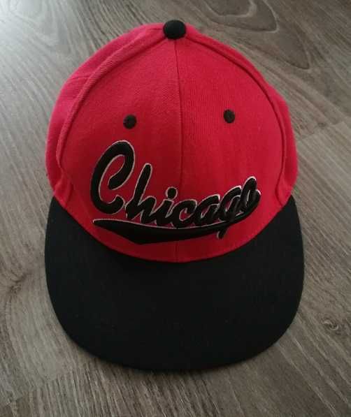 Czapka snap back Chicago Red Tag czerwono-czarna unisex