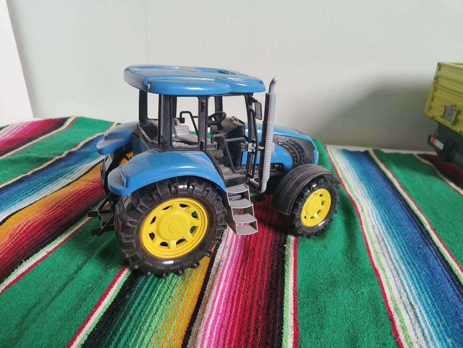 Zabawkowy traktor