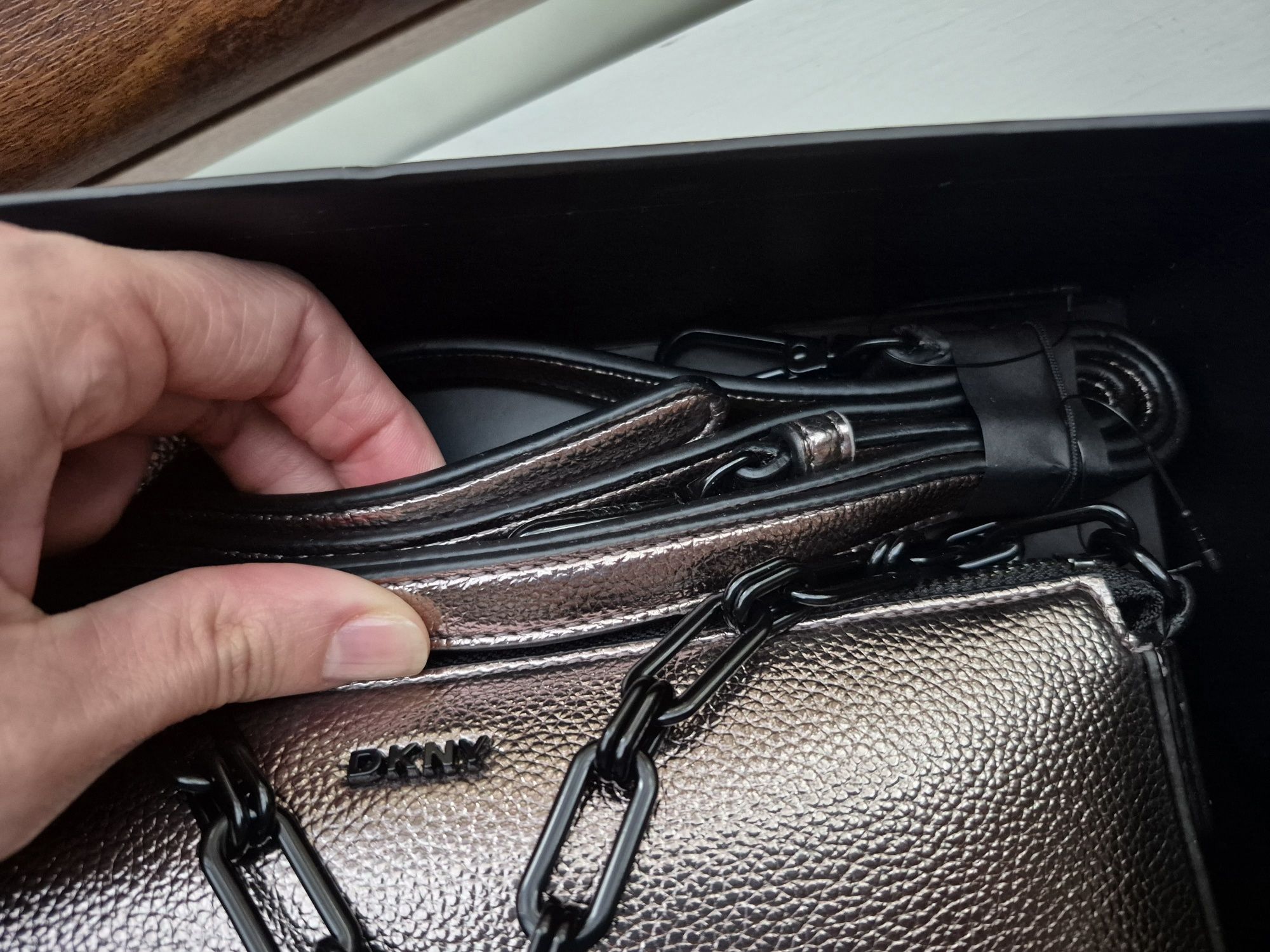 Torebka Damska DKNY Bryant Park Demi Bag Pudełeczko