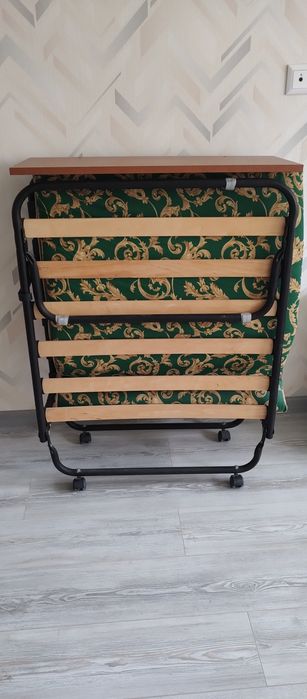 Розкладне ліжко з матрацом