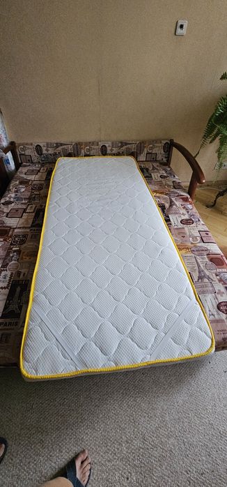 Продам матрас на диван(топер)