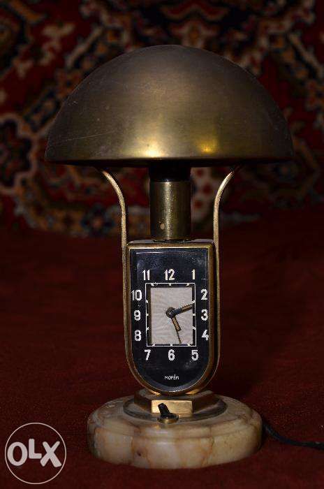 Старинные часы лампа.