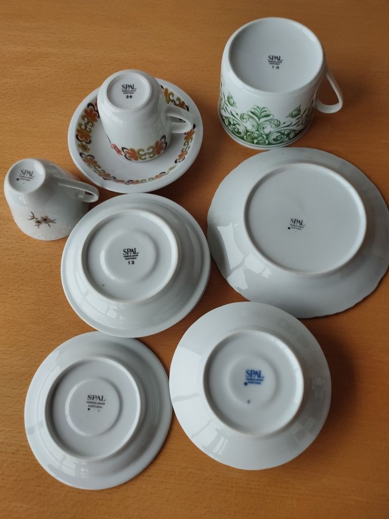 Conjunto de loiça em porcelana SPAL.