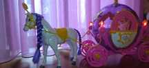 Princesa Cinderela com coche e cavalo