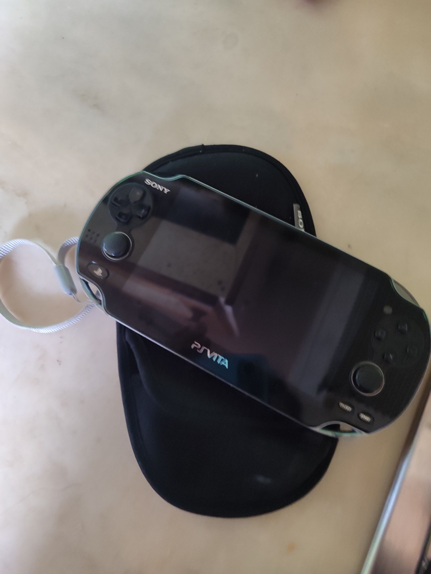 Vendo PSP vita com vários jogos